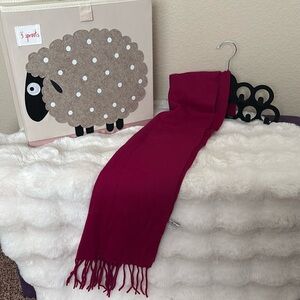 Burgundy winter scarf EUC